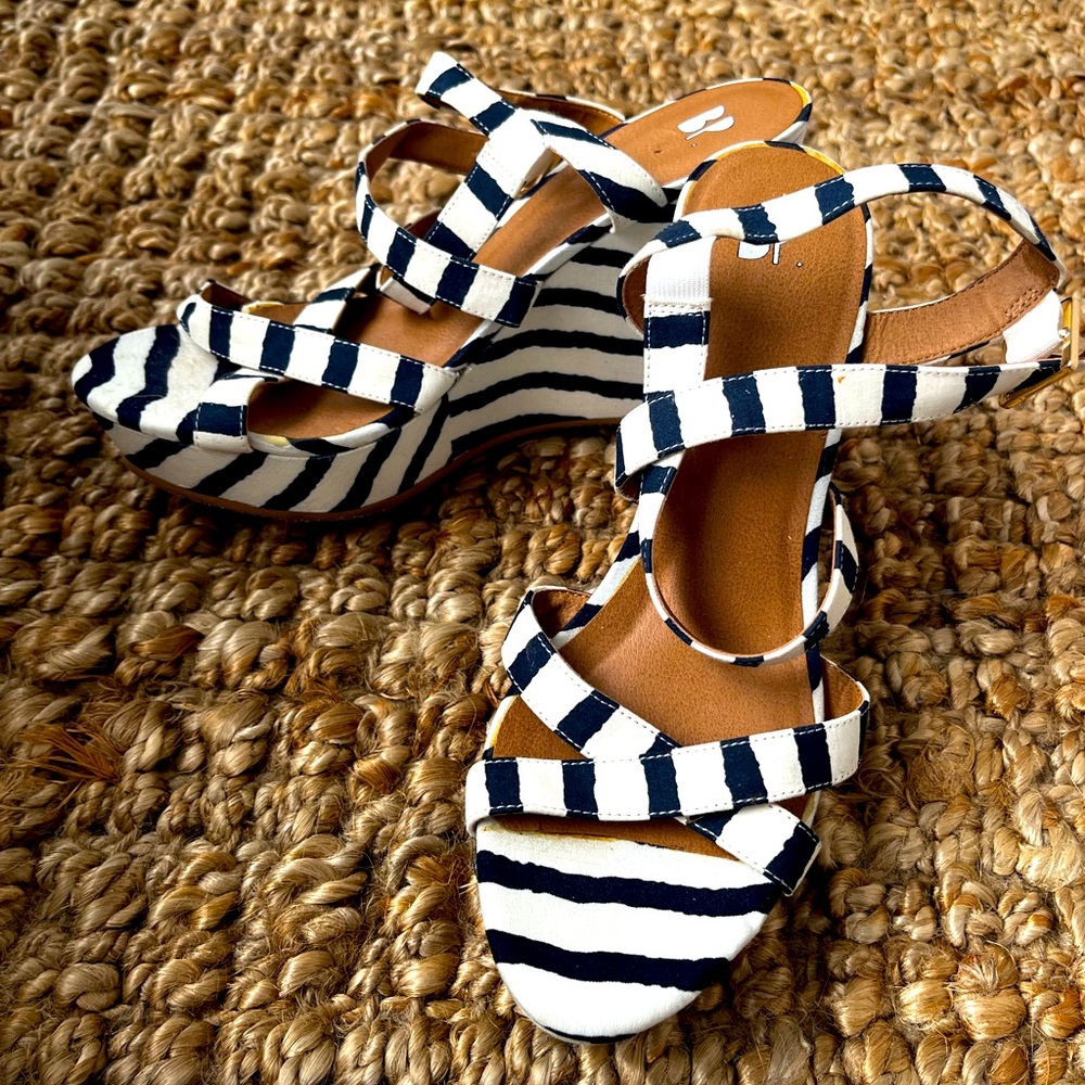 BP brand 7.5 White and Navy Striped Wedge Sandals